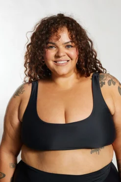 Gia Bikini Top Curve - Black on Black