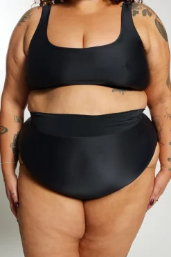 Gia Bikini Top Curve - Black on Black