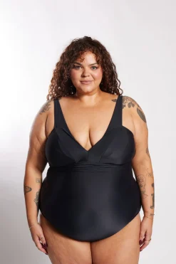 Gwen One Piece Curve - Black on Black