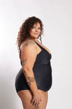 Gwen One Piece Curve - Black on Black