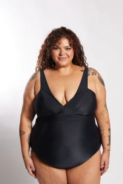 Gwen One Piece Curve - Black on Black