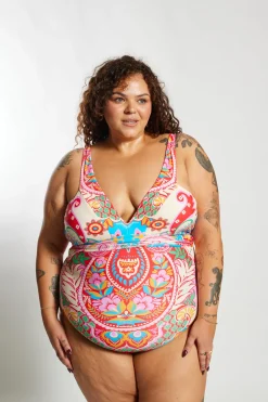 Gwen One Piece Curve - Infamous Carnival